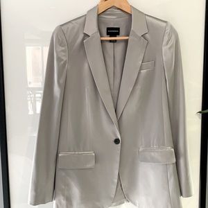 Beautiful Women’s Club Monaco fitted silver silk blazer. Size 4. Like new!